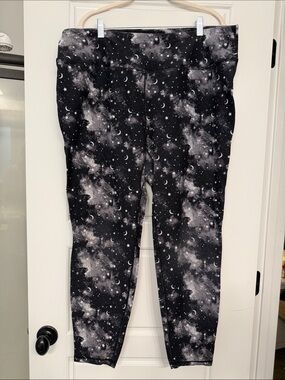Galaxy-Print Black Leggings - High-Waist Stretch